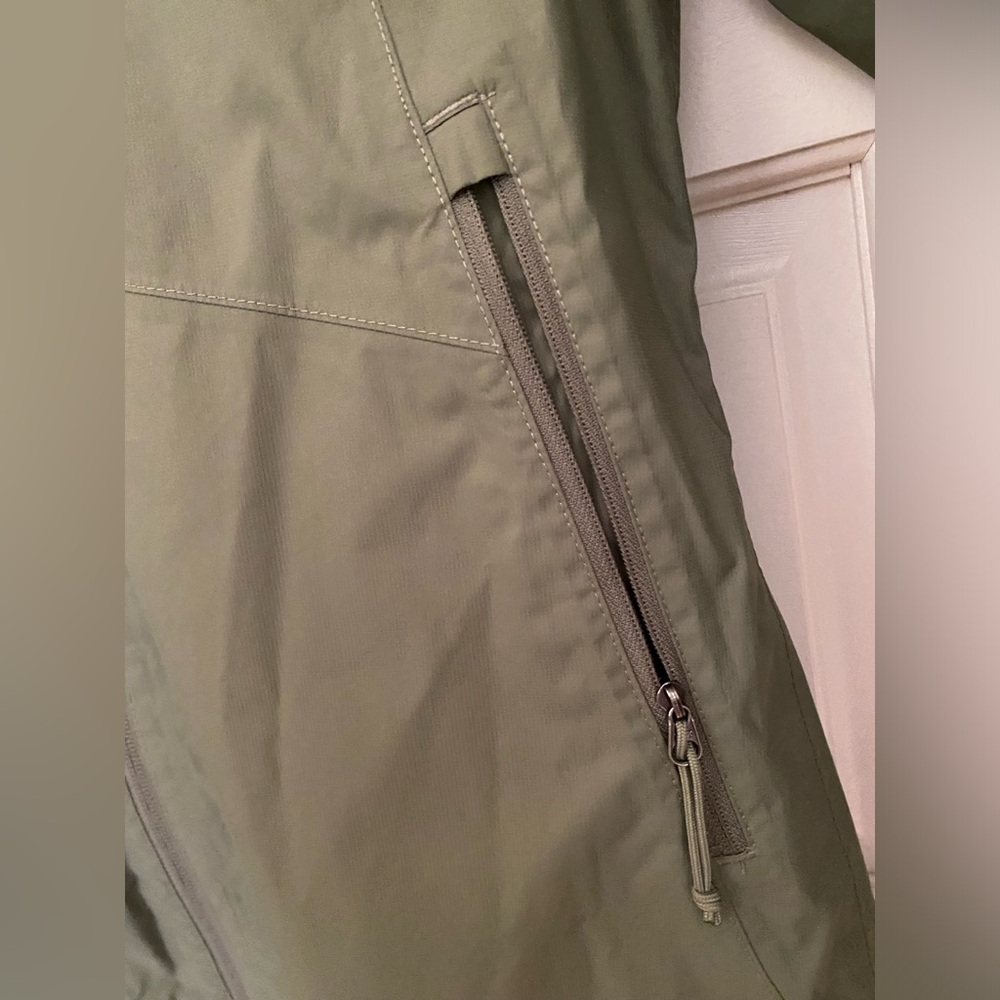 The North Face Women’s Hooded Dry Vent Jacket Size M
Color Thyme - Picture 14 of 16